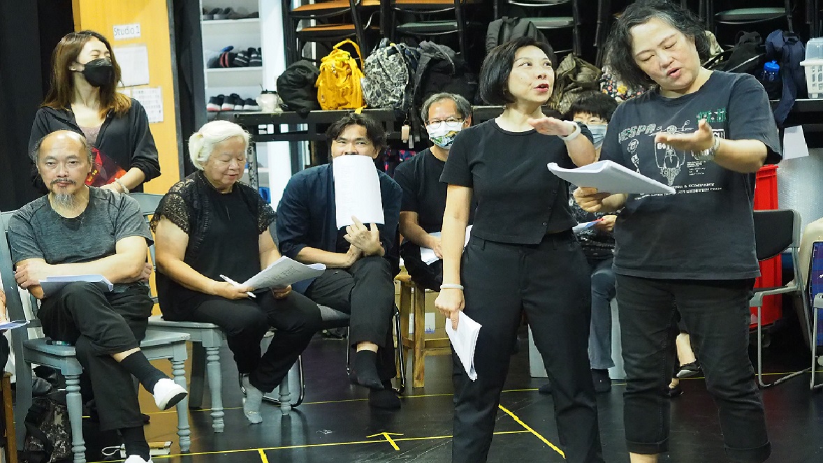 11月10日至12日，43位艺有所成的金龄演员将首次登上香港艺术中心寿臣剧院舞台，演出五场改编自希腊悲剧、名为《奠酒人》的大型话剧。