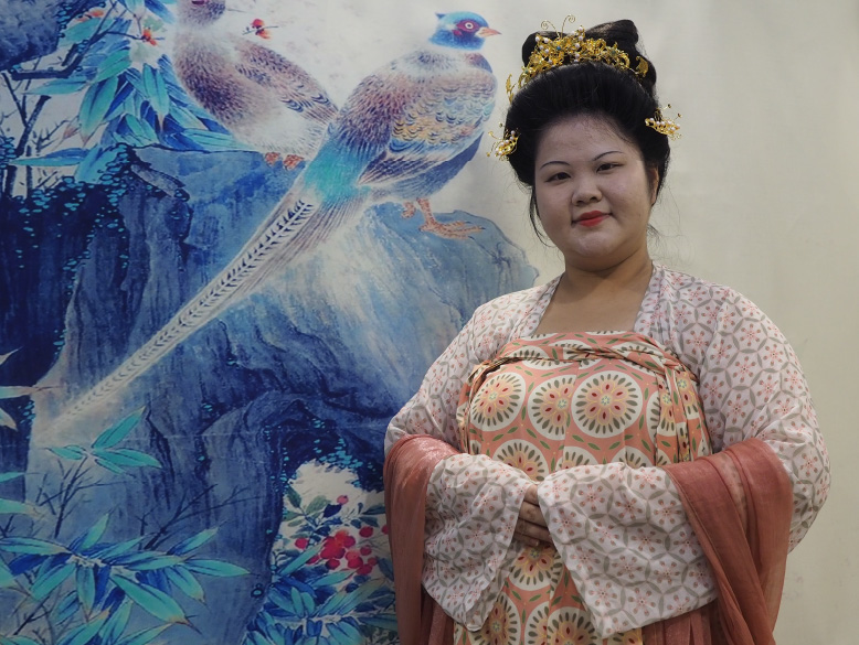 Lily Luk, the chairperson of the Chinese Culture and Hanfu Hong Kong Association, believes that promoting Hanfu is a part of the cultural economy.