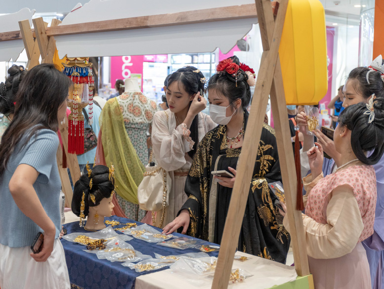 在領展商場舉辦活動，易於接觸市民，有助普及漢服文化。