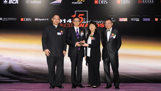 Link REIT won the employee engagement category at the “Best Practice Awards 2014” organised by Best Practice Management, recognising its efforts and strategies in engaging staff and empowering them to go the extra mile. Link REIT won the employee engagement category at the “Best Practice Awards 2014” organised by Best Practice Management, recognising its efforts and strategies in engaging staff and empowering them to go the extra mile.
