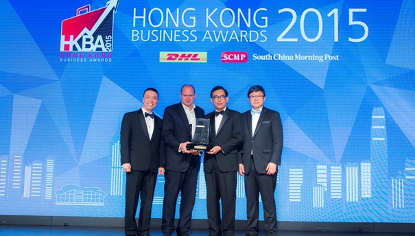 行政總裁王國龍於由DHL及南華早報舉辦的「香港商業獎2015」中獲頒商業成就獎，表揚其出色領導，讓領展發展成為世界知名房託。