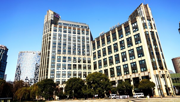 收購上海領展企業廣場（前稱企業天地1號及2號），成為領展旗下首項內地辦公室物業投資。