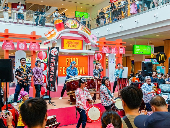 The taiko troupe wields their sticks in perfect time
to drum out complex and powerful rhythms.
