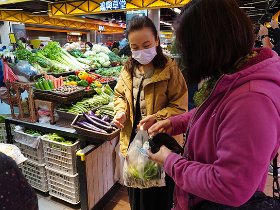 Grace Vegetable was established in Tseung Kwan O, mainly because many young families live in the district