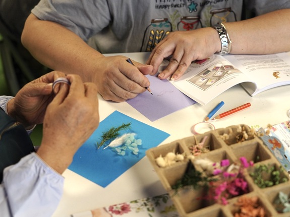 The venue transformed into a tranquil, nurturing ground for creativity.