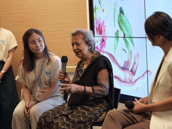 Geeta笑容燦爛，直言工作坊的設計不僅充滿活力，更能引導長者深入發展相關才藝。