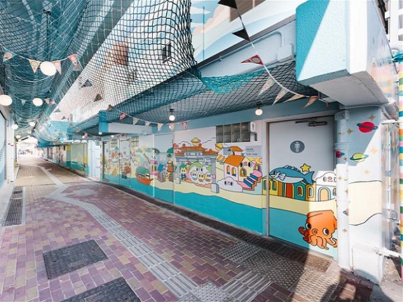 Messy Desk’s mural unfolds like a vibrant scroll, capturing the charm and essence of Sam Shing.