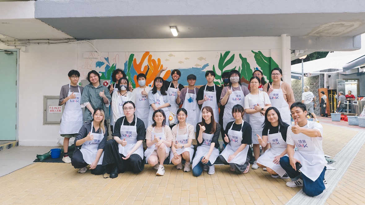 香港新銳插畫家李美欣及香港知專設計學院的師生，攜手為領展三聖商場打造了一系列充滿創意與活力的大型壁畫。 
