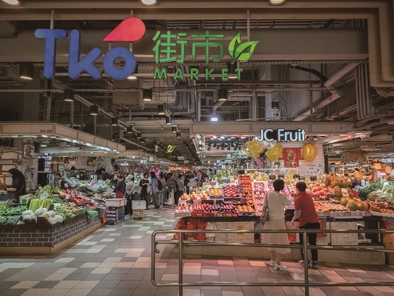 Ringo’s lens captures Link’s markets as clean, orderly and full of life.