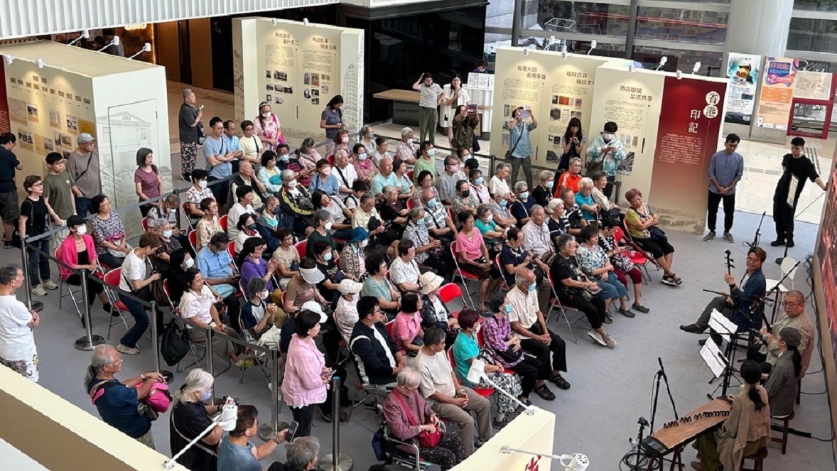 The exhibition “The exhibition “From the Bund to the Harbour: Canton-Hong Kong Reconnected” concluded successfully after a nearly one month-long run, attracting about 64,400 visitors. Many praised the event for its profound significance, highlighting how it enriched their understanding of the historical ties shared between Guangzhou and Hong Kong.
