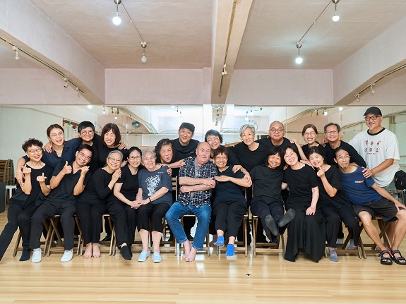 Alan这次与香港一众金龄演员合作，通过肢体语言上的接触、交流，成为了好友。