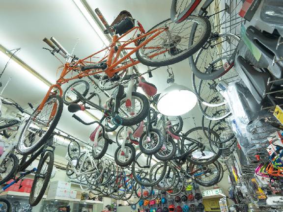 除了出售單車及裝備，Samedi還提供維修、保養、改裝及訓練等服務。