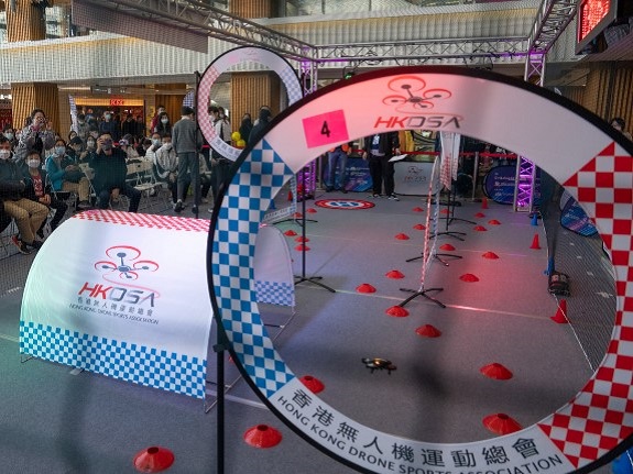 東九龍居民委員會黃大仙青少年兒童發展基金在2月於樂富廣場舉辦黃大仙無人機學界競速賽。