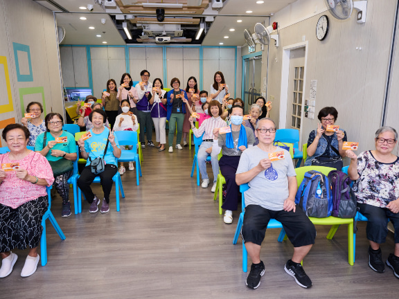 Elderlies in Tseung Kwan O were distributed meal coupons at the elderly centre. A representative of Home Affairs Department was present.