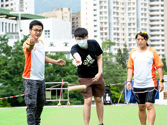 From 19 June to 18 July, professional coaches will explain the basic rules and skills of Mölkky on-site during weekends and public holidays in Lok Fu Place