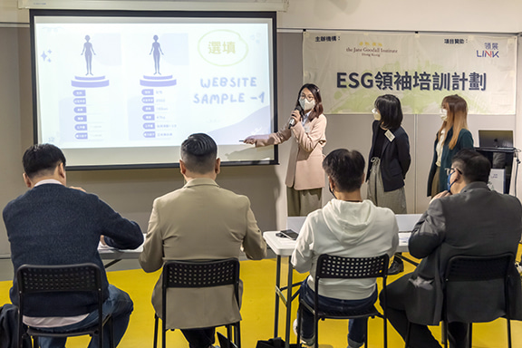 Students spared no effort in presenting their ESG solutions.