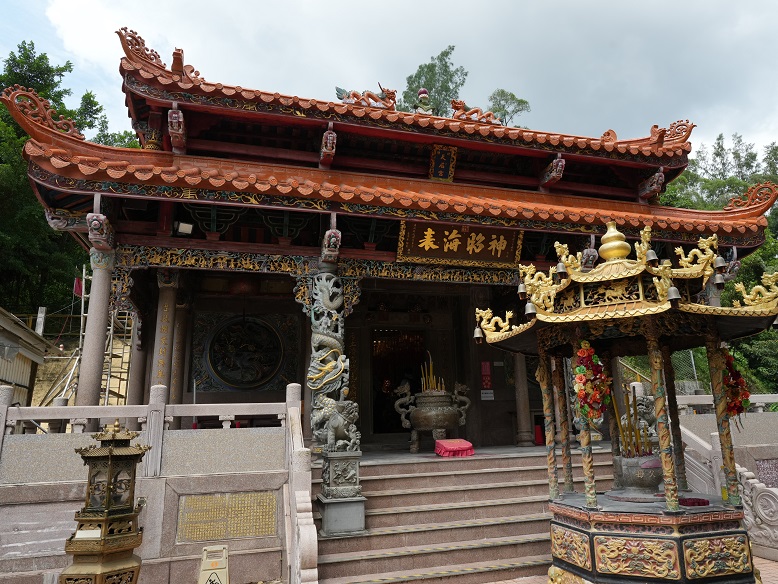 The Tin Hau Temple in Lok Fu is believed to have been built during the Qing dynasty, with a history spanning over 220 years.