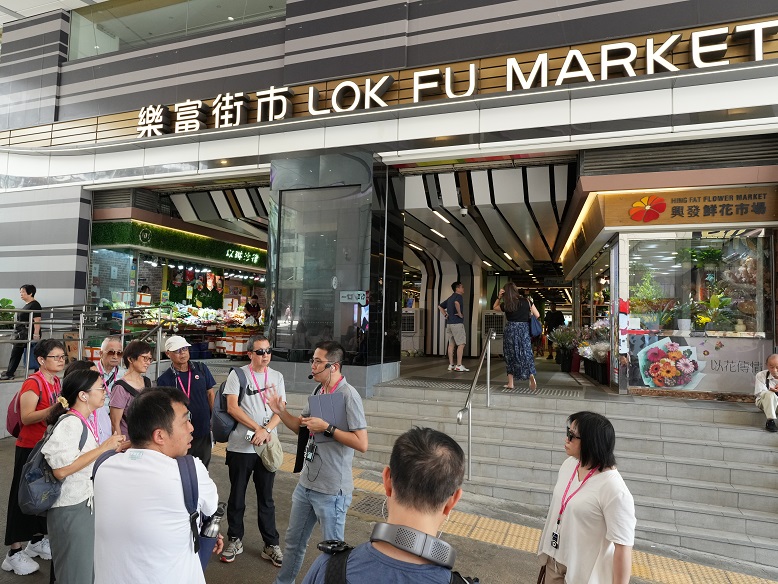 Since its renovation in 2013, Lok Fu Market has provided the community with an enhanced shopping environment.
