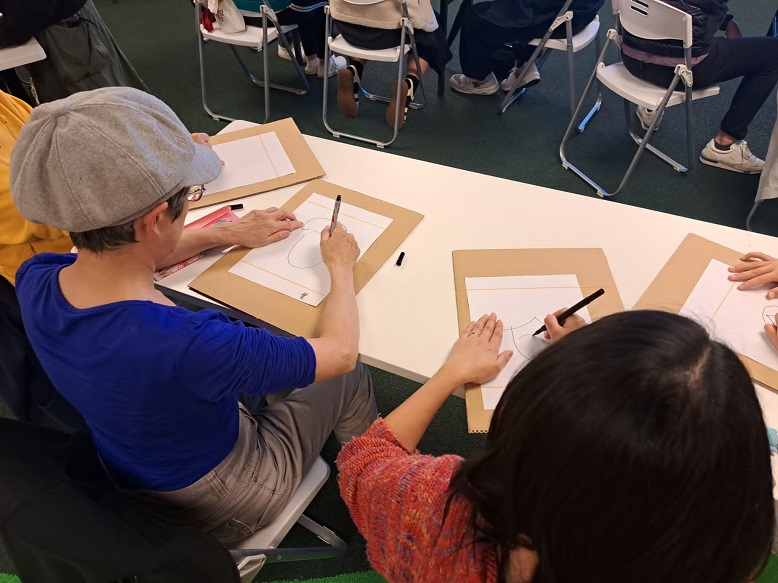 How often do you look into a mirror? How long since you have gone through every single detail of your face? Close your eyes gently, allow your inner voice to lead your hand, and begin the journey of drawing self-portrait sightlessly.