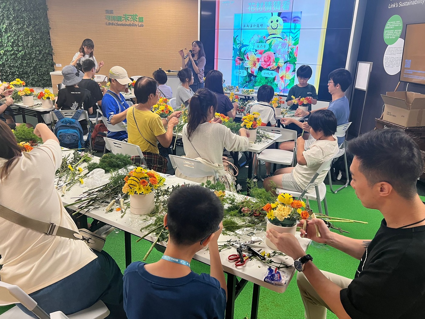 发挥无限创意，把可爱小蜜蜂造型的花艺盆栽带回家，同时学习如何关顾身、心、灵健康。
