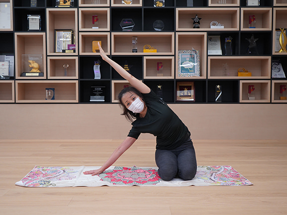 sitting side bend in yoga