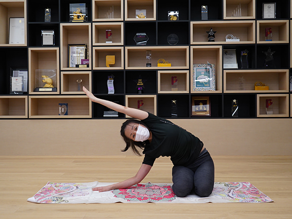 sitting side bend in yoga