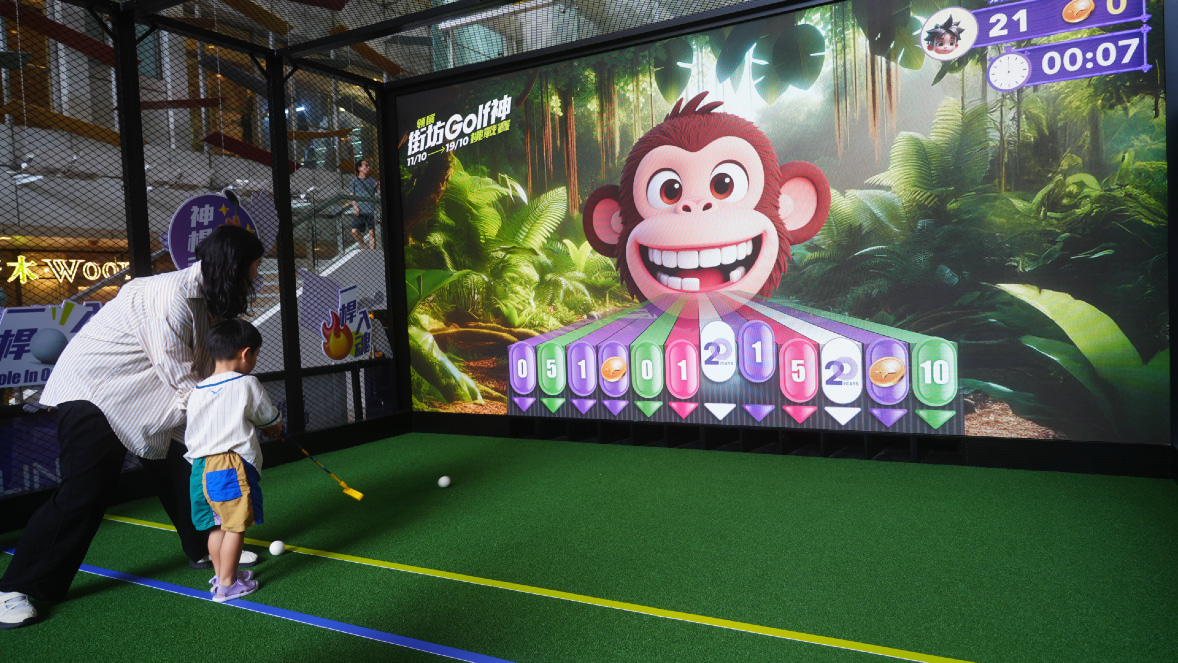 This October, Link hosted the “Tour de Link Golf Challenge” at three shopping malls – Lok Fu Place, Oi Tung Shopping Centre and TKO Spot – bringing the joy of golf into the community. The event invited residents to experience the joy of swinging in familiar surroundings, fostering sports participation and a sense of community belonging.