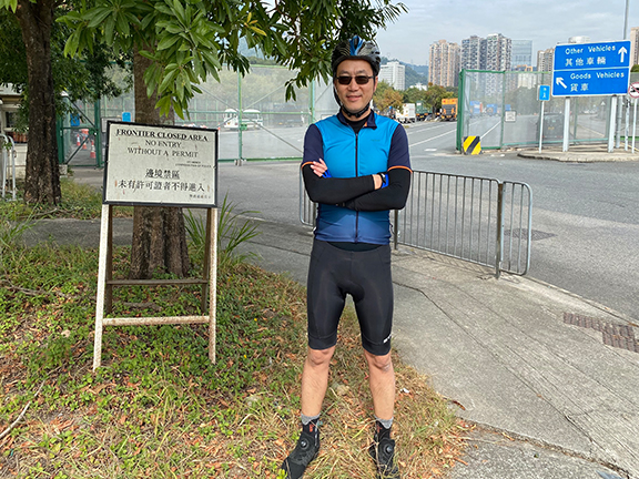 公路車車齡僅3年的Keith，新手上路的階段，Keith已經感受到踩公路單車的魅力。（攝於沙頭角）