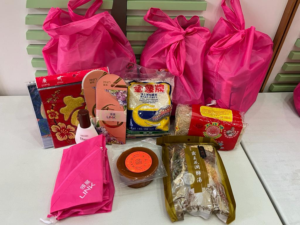 Inside the fortune bag, there are calendar, Chinese New Year rice cake, dried food and New Year stuff, etc.