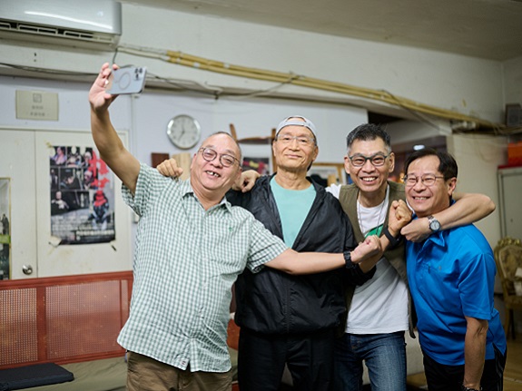 四位参与《龙城四笑》的演员，分别为陈锦华（左）、区国鸿（左二）、卢华志（右二）及曾耀文（右）。