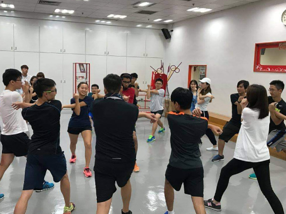 Hamza積極推廣運動，並到中學及社區中心分享。
