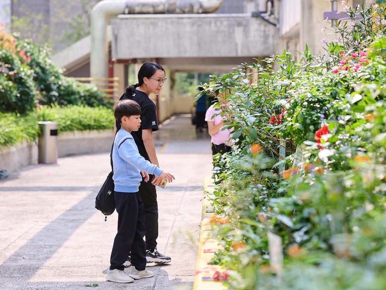 Dave says the interaction between residents and the butterfly garden also makes for a good photographic subject.