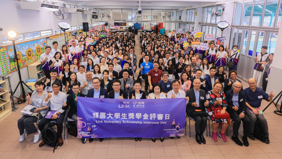 A new edition of the Link University Scholarship Interview Day was successfully held in November, attracting more than 1,700 student applicants and shortlisting 340 finalists for interviews. In the end, 220 students will each be awarded a $20,000 scholarship.