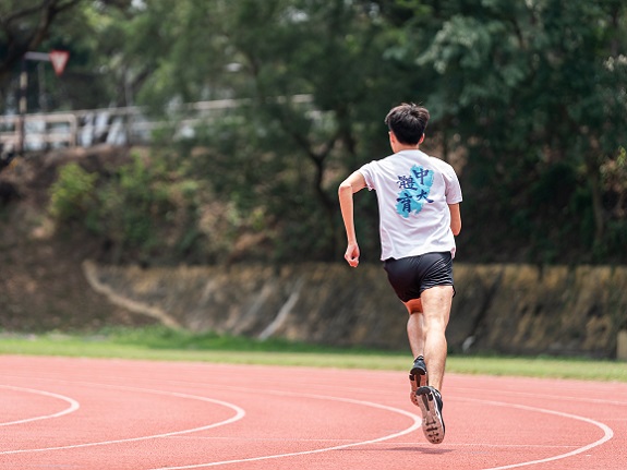 Kevin aspires to become a PE teacher, hoping to be like his coach, teaching students to learn perseverance from sports and find the self-confidence to advance in life.