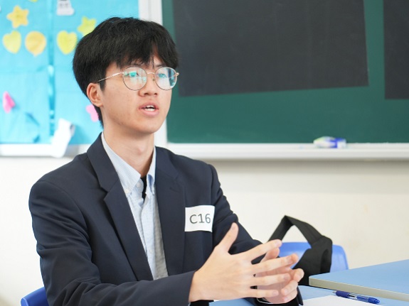 冯厚源希望能成功申请奖学金，并参与领展举办的社区服务活动。