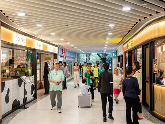 Link's malls serve as convenient meeting points where participants can gather before and after their trail adventures.