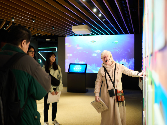Carol enthusiastically presents the Sustainability Lab’s content to docent tour participants.