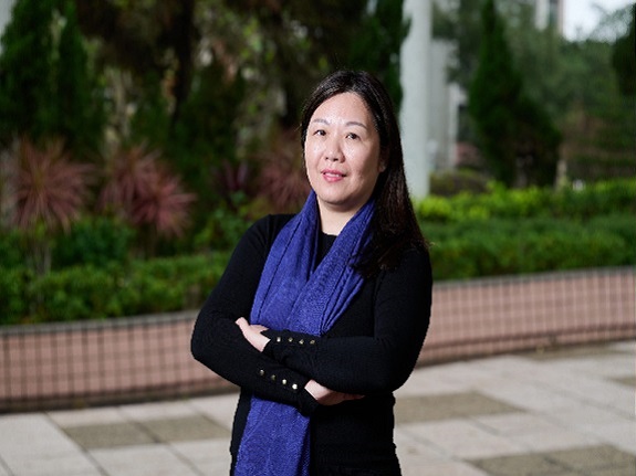 Susanna高兴获领展资助，得以实现培训儿童演绎英语音乐剧的梦想。