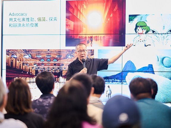 The talk attracts many culture enthusiasts, environmentalists, and local residents.