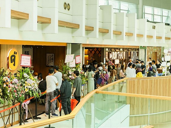翻新後的秀茂坪商場3樓，新餐廳受街坊歡迎。