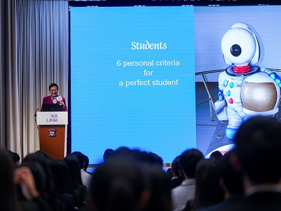 One of Professor Lai’s key topics is the “Six personal criteria for a perfect student”.