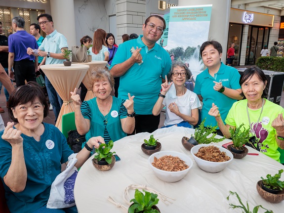 Excited seniors couldn’t wait to start on their coconut shell planter workshop. 