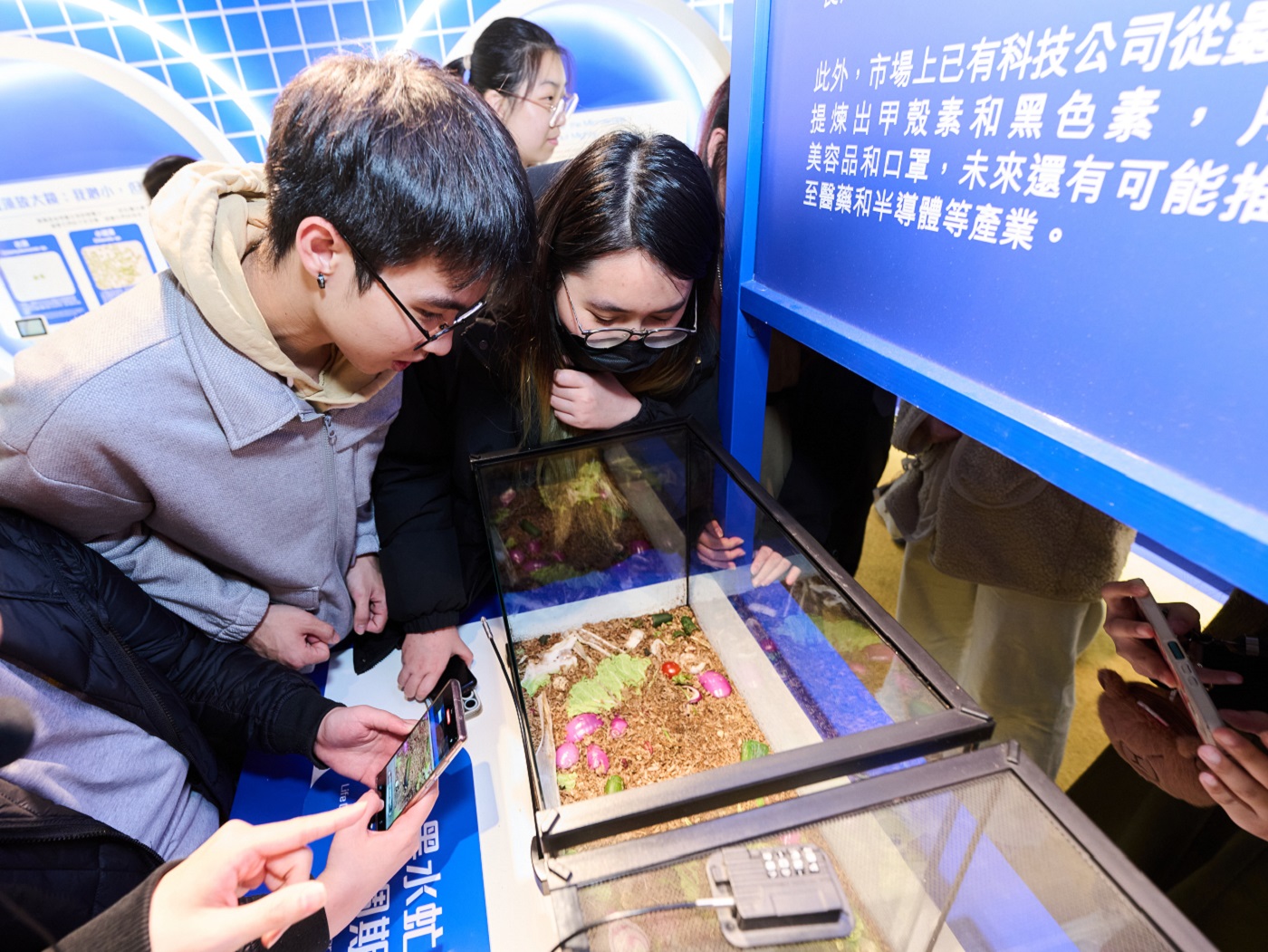 Participants visit Link Sustainability Lab to discover more about innovative environmental initiatives. They show particular interest in how black soldier flies break down food waste.
