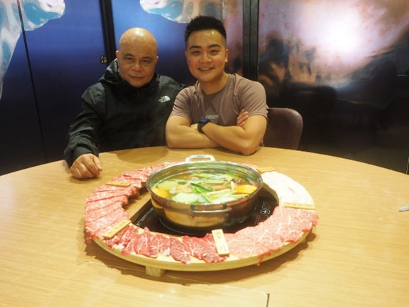 父親莫景雄（圖左）和兒子莫偉林齊心經營牛皇莫。