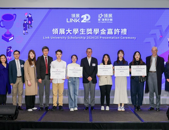The 220 Scholarship awardees include seven all-time scholars. Five all-time scholars gathered for a group photo to celebrate their outstanding achievements.