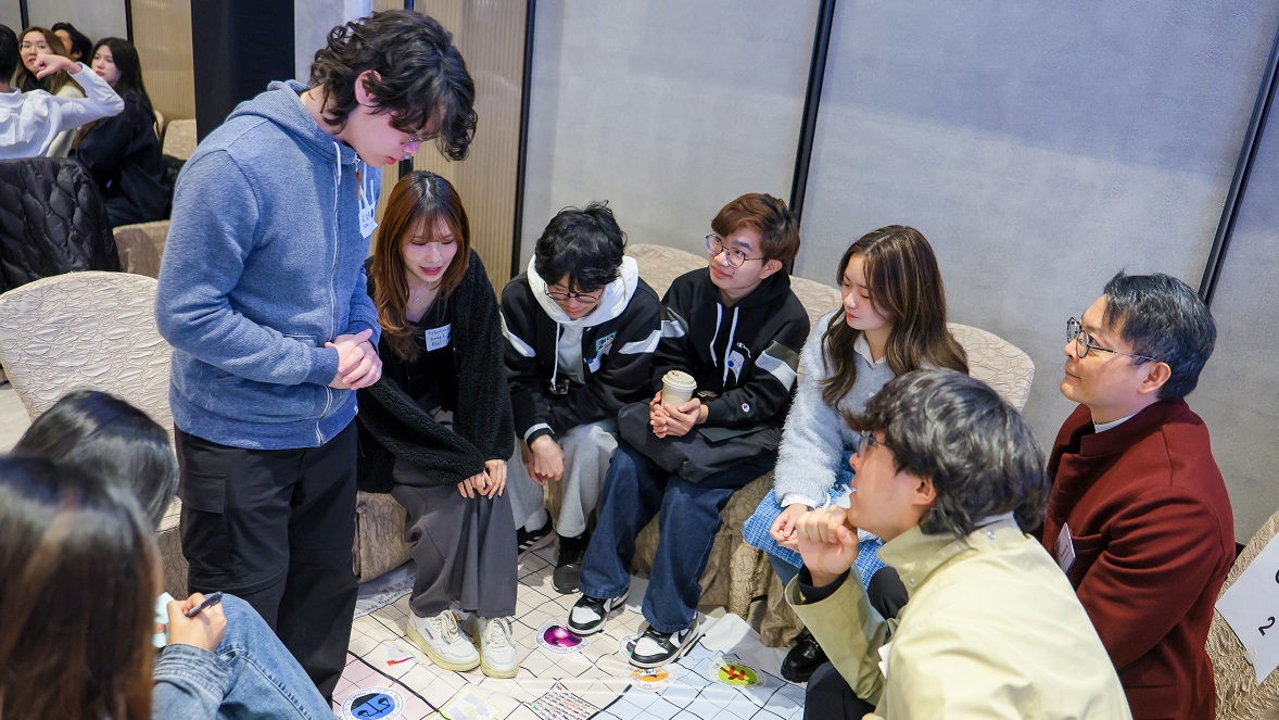 220位在学术和社会服务方面均表现出色的奖学金得主出席领展大学生奖学金嘉许礼，并通过工作坊，集思讨论如何建立有意义和深度的交流。