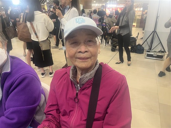 After sampling the soft meals firsthand, Madam Wong expresses her appreciation for the wide variety of flavours available. 