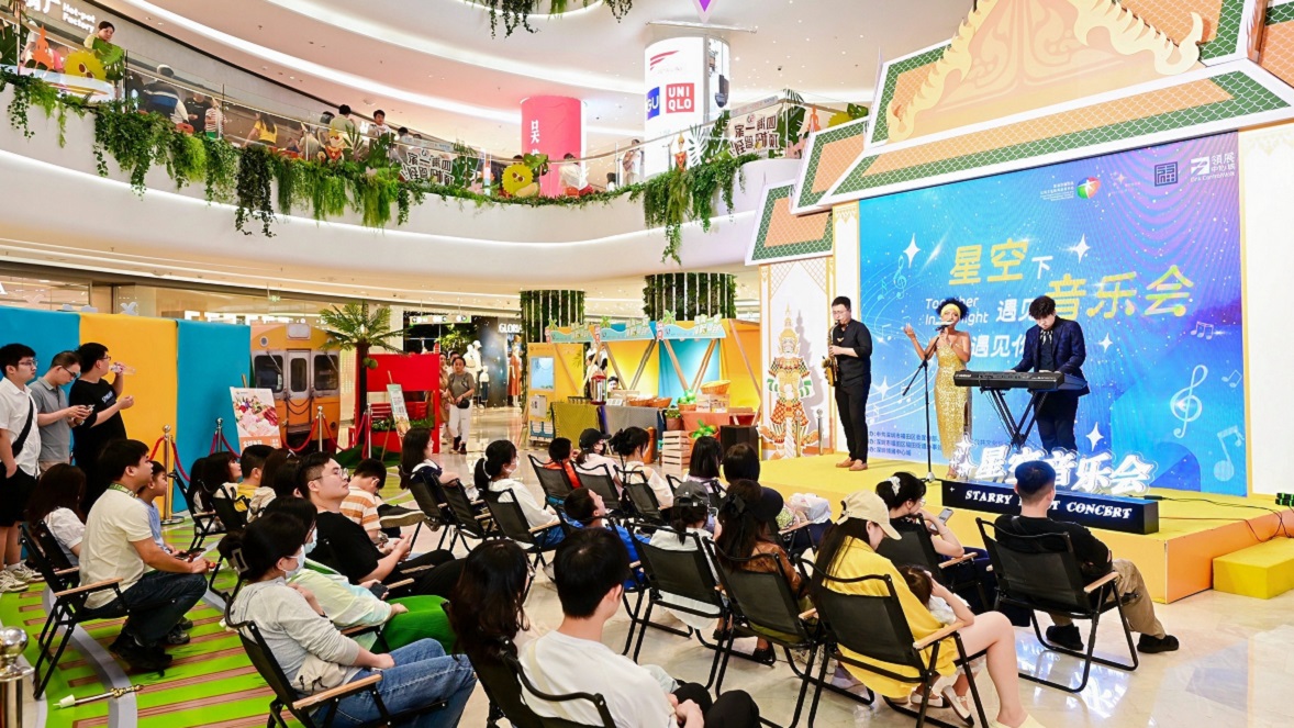 五一勞動節，由深圳市福田區公共文化體育發展中心與領展中心城連袂打造的「星空音樂會」，吸引眾多觀眾駐足欣賞。