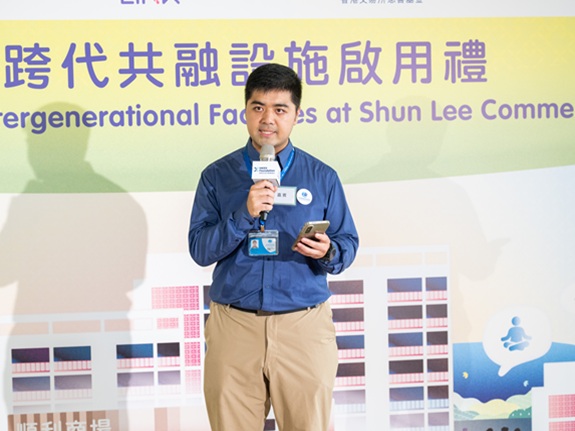 香港基督教服务处顺利长者邻舍中心中心主任翁伟承表示，商场早已融入居民日常生活，作为社区中心，更有助居民在自然互动中接触和认识支援服务。