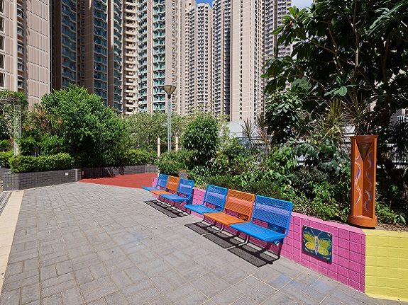 The rooftop butterfly garden at Choi Ming Shopping Centre in Tseung Kwan O provides a suitable habitat for butterflies.